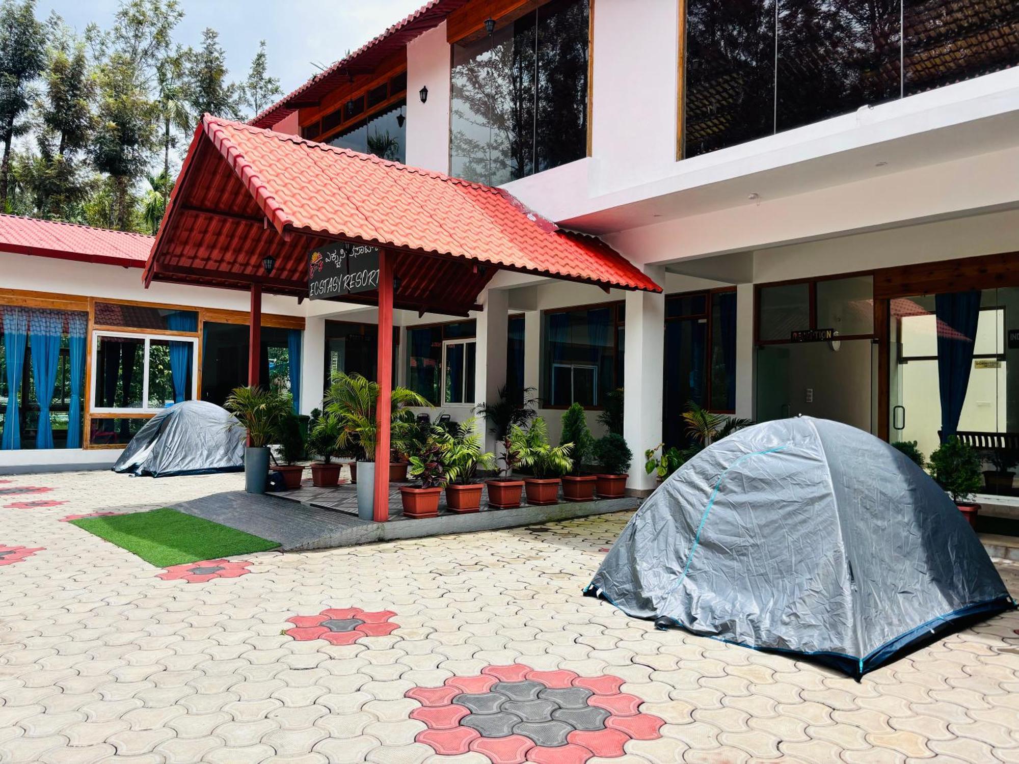 Ecstasy Tent Stay With Swimming Pool & Common Washroom Chikmagalūr エクステリア 写真